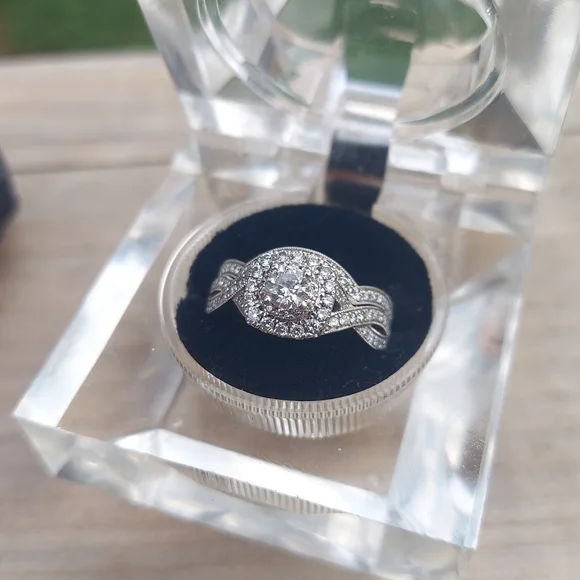 Neil Lane Bridal Set Round-Cut Diamond with Cushion Halo 14K White Gold - Picture 2 of 6